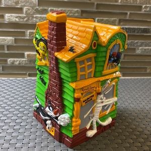 Russel Stover 1997 Warner Bros Loony Tunes Halloween House. Candy dish & bank.